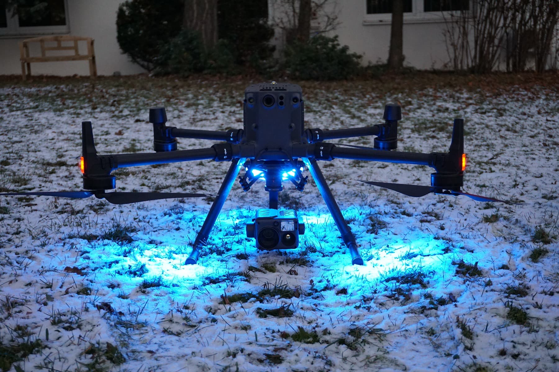 Flying with Emergency Lights - Recognising Operational Drones Even at Night - Beacon for drones